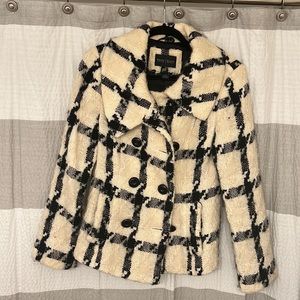 White House Black Market pea coat. 8-button closure, cream/black pattern. Size S